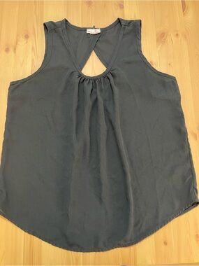 Fashion Magazine Black Sleeveless Keyhole Camisole